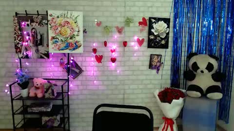 Snapshot of darina_m_ chatting on 03-11-25, 08:30 Darina online show from 03-11-25, 08:30