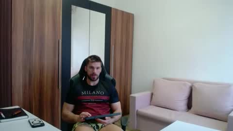 darius_94 online show from 03-12-26, 05:24