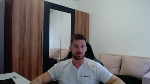 darius_94 online show from 04-18-26, 01:37