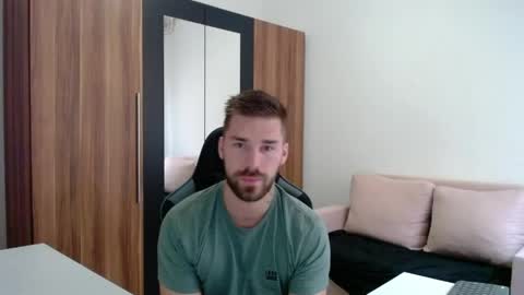 darius_94 online show from 06-02-26, 04:25