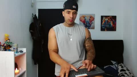 Snapshot of darius_phoenix chatting on 05-19-26, 06:25 Darius Phoenix online show from 05-19-26, 06:25