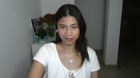Snapshot of dark_enchantress_ chatting on 01-14-25, 12:11 Sofia online show from 01-14-25, 12:11