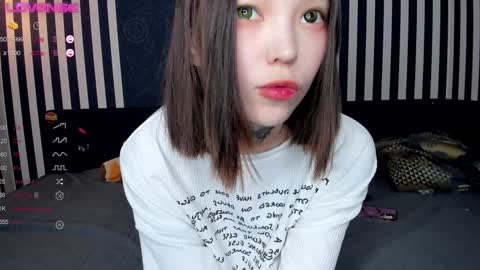 Snapshot of dark_ester chatting on 01-25-25, 01:52 Ester online show from 01-25-25, 01:52