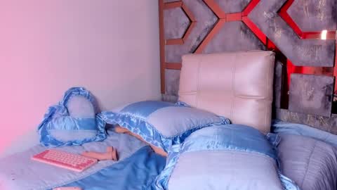 CELESTE online show from 02-01-25, 01:44