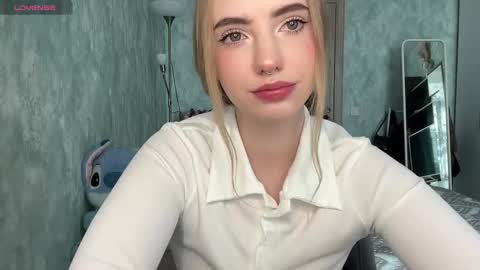 Snapshot of dark_side1213 chatting on 09-19-25, 07:21 Darkside online show from 09-19-25, 07:21