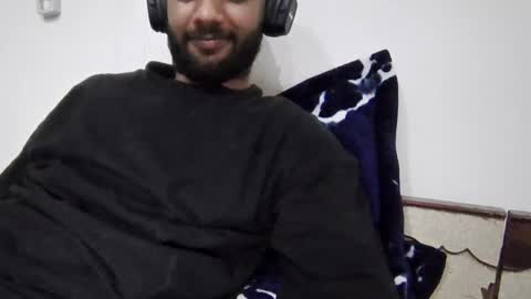 Snapshot of darkbud03 chatting on 03-08-26, 07:17 just a guy online show from 03-08-26, 07:17