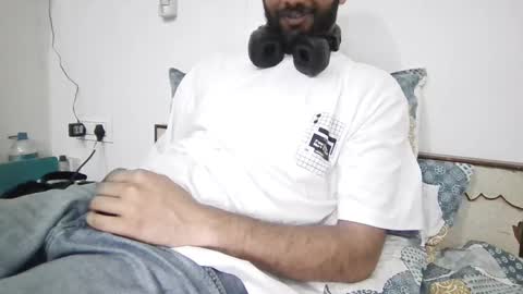 Snapshot of darkbud03 chatting on 03-19-26, 04:33 just a guy online show from 03-19-26, 04:33