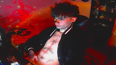 Snapshot of darkness_prince_x chatting on 10-17-25, 07:55 online show from 10-17-25, 07:55