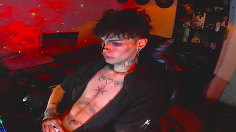 Snapshot of darkness_prince_x chatting on 10-21-25, 04:24 online show from 10-21-25, 04:24