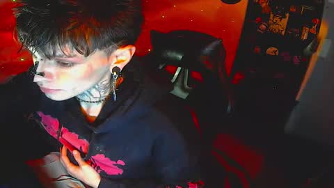 Snapshot of darkness_prince_x chatting on 10-22-25, 07:08 online show from 10-22-25, 07:08