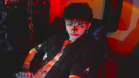 Snapshot of darkness_prince_x chatting on 10-27-25, 07:51 online show from 10-27-25, 07:51