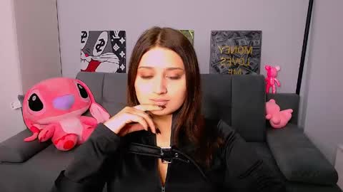 Amelie online show from 04-20-26, 04:32