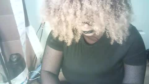 Snapshot of darksundaze chatting on 05-17-26, 09:33 DarkSundaze online show from 05-17-26, 09:33