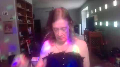 darla_darling1222101 online show from 04-11-26, 01:21