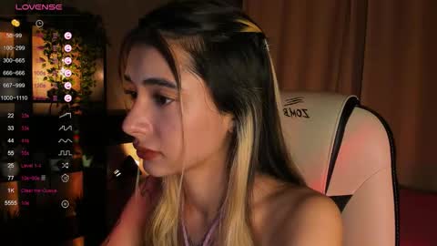 Snapshot of darlabelle chatting on 09-11-25, 04:01 Belle online show from 09-11-25, 04:01