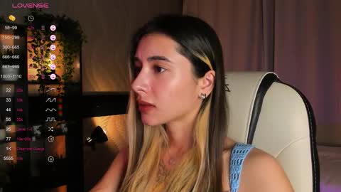 Snapshot of darlabelle chatting on 10-11-25, 04:22 Belle online show from 10-11-25, 04:22