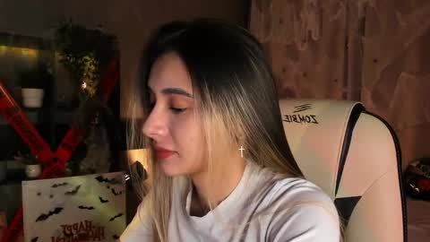 Snapshot of darlabelle chatting on 10-26-25, 03:34 Belle online show from 10-26-25, 03:34