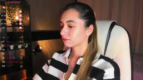 Snapshot of darlabelle chatting on 12-04-25, 03:38 Belle online show from 12-04-25, 03:38