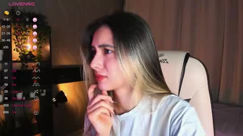 Snapshot of darlabelle chatting on 12-05-25, 03:48 Belle online show from 12-05-25, 03:48