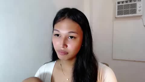 Snapshot of darling_sweetheartxx chatting on 10-27-25, 01:48 YOUR ATHENA online show from 10-27-25, 01:48