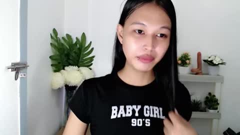 Snapshot of darling_sweetheartxx chatting on 11-26-25, 10:27 YOUR ATHENA online show from 11-26-25, 10:27