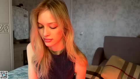 Snapshot of darlingdarinka chatting on 10-27-25, 04:27 D online show from 10-27-25, 04:27