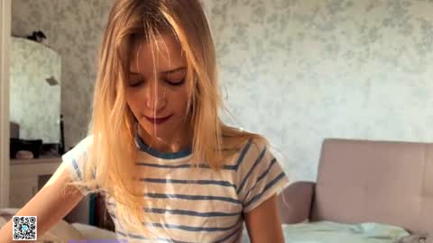 Snapshot of darlingdarinka chatting on 11-22-25, 09:52 D online show from 11-22-25, 09:52