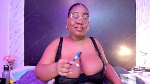 Snapshot of darnellqueen chatting on 10-06-25, 03:59 Darnell Queen online show from 10-06-25, 03:59