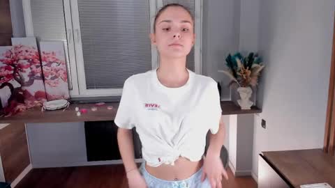Lucy online show from 05-04-26, 07:10