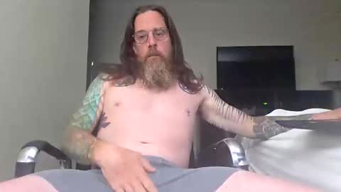 Snapshot of darthraider76 chatting on 06-04-26, 02:39 DarthRaider online show from 06-04-26, 02:39