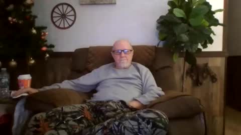 Snapshot of dave571960 chatting on 12-21-25, 12:56 dave571960 online show from 12-21-25, 12:56