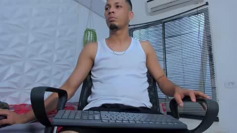 Snapshot of dave_skinnycum420 chatting on 09-12-25, 01:44 dave online show from 09-12-25, 01:44