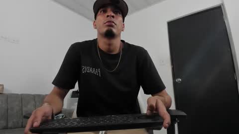 Snapshot of dave_skinnycum420 chatting on 10-07-25, 06:43 dave online show from 10-07-25, 06:43