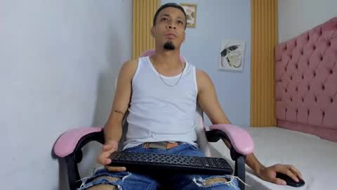 Snapshot of dave_skinnycum420 chatting on 10-11-25, 07:40 dave online show from 10-11-25, 07:40