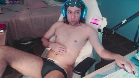 Snapshot of daveangelboy chatting on 10-22-25, 12:33 Your boy online show from 10-22-25, 12:33