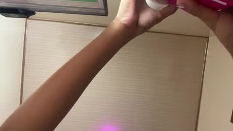 Snapshot of daveboyyy chatting on 11-18-25, 06:40 Scarlet thesexiest online show from 11-18-25, 06:40