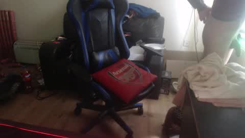 Snapshot of daver281197 chatting on 10-24-25, 11:17 dave online show from 10-24-25, 11:17