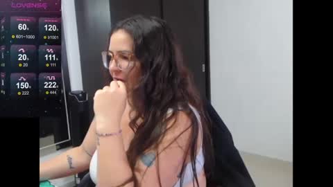 daviana online show from 10-18-25, 01:12