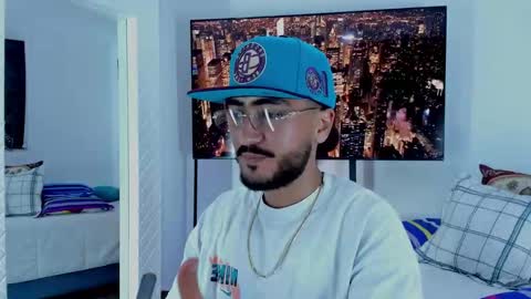 Hey im David that loves to explore and speak their fantasies. Very open talktative and nice. Feel free to chat with me online show from 03-08-26, 02:04