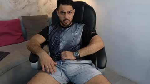 Snapshot of david_oliveira chatting on 02-07-25, 12:50 JF oliveira online show from 02-07-25, 12:50