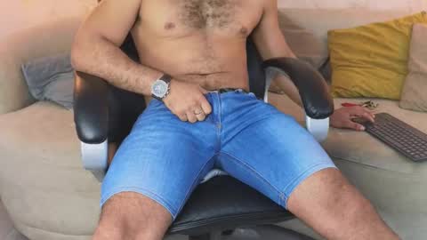 Snapshot of david_oliveira chatting on 03-08-25, 12:52 JF oliveira online show from 03-08-25, 12:52