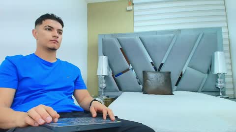Snapshot of david_victoriaa chatting on 04-18-26, 01:04 david_victoriaa online show from 04-18-26, 01:04