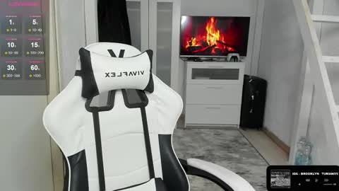 Snapshot of davidnowak chatting on 03-01-25, 12:17 David online show from 03-01-25, 12:17