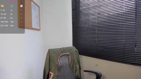 Snapshot of daviidevans chatting on 12-11-24, 01:06 David Evans online show from 12-11-24, 01:06