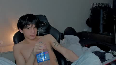 Snapshot of davisross chatting on 01-02-25, 11:49 davis online show from 01-02-25, 11:49