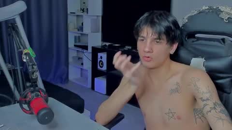 Snapshot of davisross chatting on 09-11-25, 04:12 davis online show from 09-11-25, 04:12