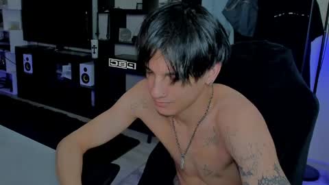 Snapshot of davisross chatting on 04-25-26, 05:10 davis online show from 04-25-26, 05:10
