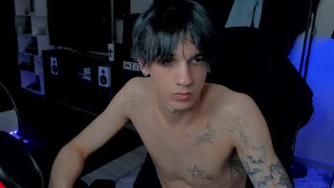 Snapshot of davisross chatting on 05-14-26, 02:02 davis online show from 05-14-26, 02:02