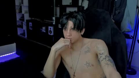 Snapshot of davisross chatting on 05-18-26, 01:50 davis online show from 05-18-26, 01:50