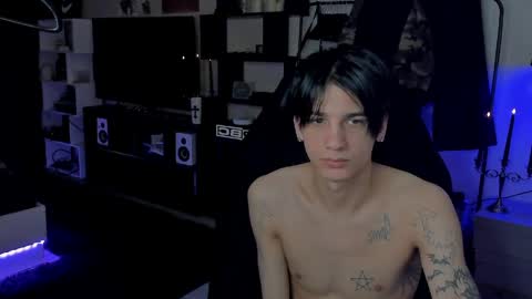 Snapshot of davisross chatting on 06-08-26, 01:55 davis online show from 06-08-26, 01:55